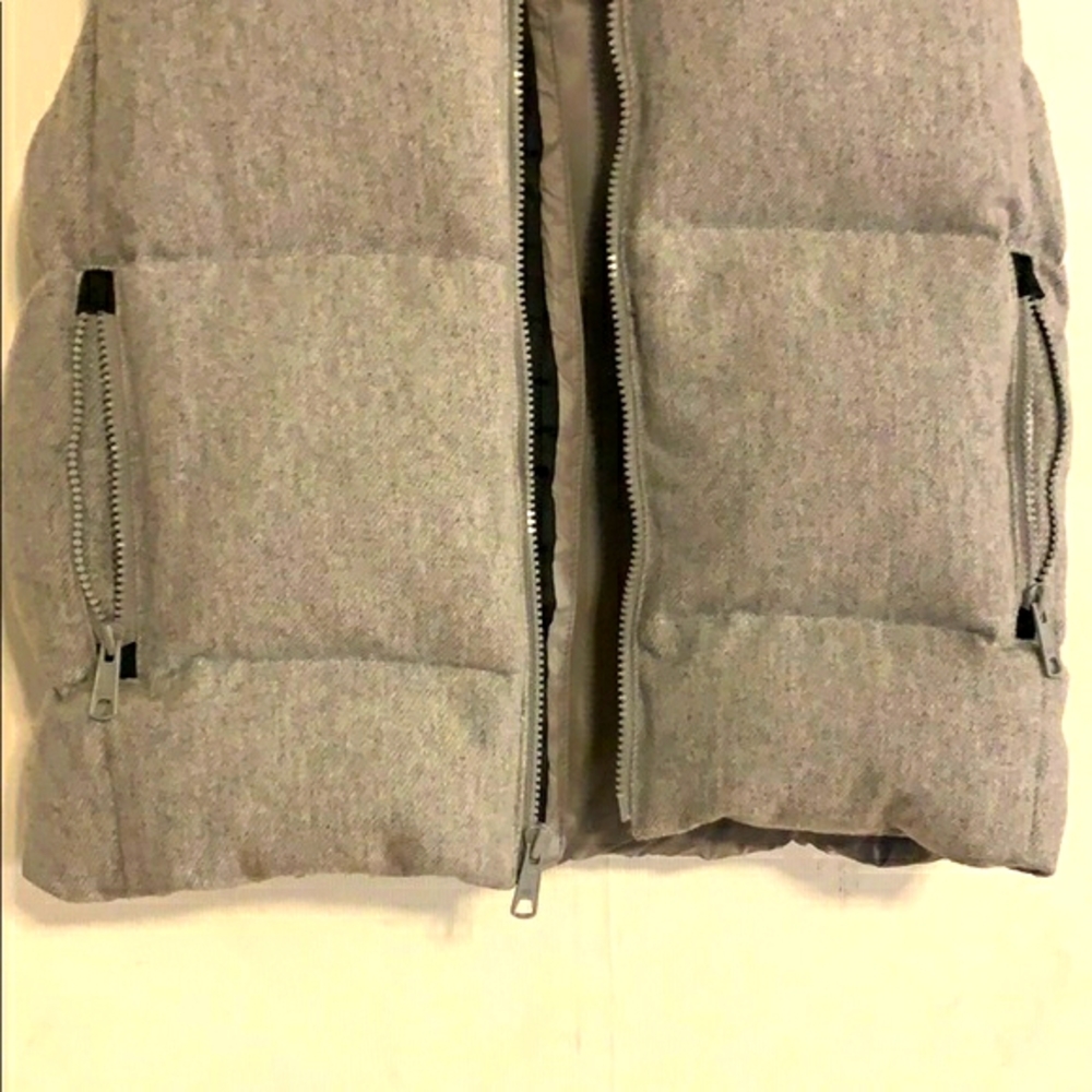 GAP gray sleeveless hooded fur vest size XS. - Picture 2 of 9